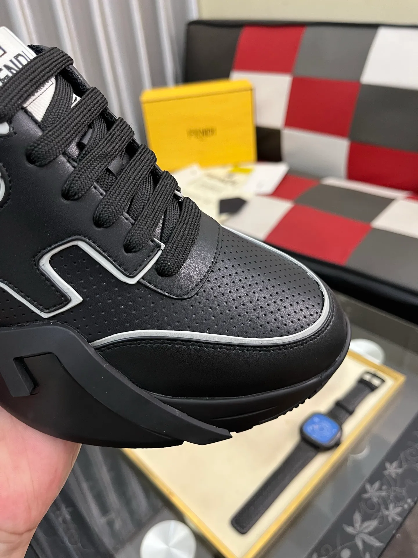 Men's men's shoes 💰560⌚️⌚️FENDI.•FENDI unique modern style sneakers. Counter purchasing🏃casual shoes😍😍 Original breathable fly-knit mesh imported from Italy (refuses to discolor and abrade feet) soles: Original soles specially provided by the original factory, super cool😍 French lazy style design ⚠️ Original quality, super comfortable and wear-resistant original soles. Code number: 38-442️⃣Colors available